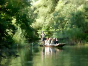 Promenade en barque à fond plat